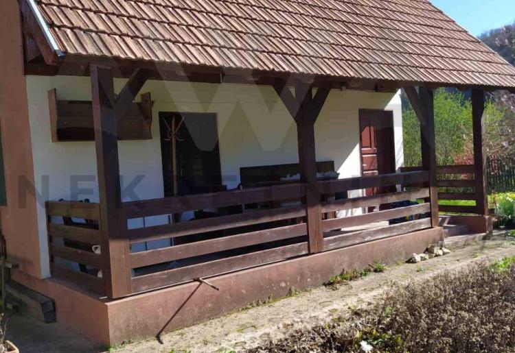 Boljevac - Jablanica , vikendica za uživanje 50m2 na parceli površine  1022m2