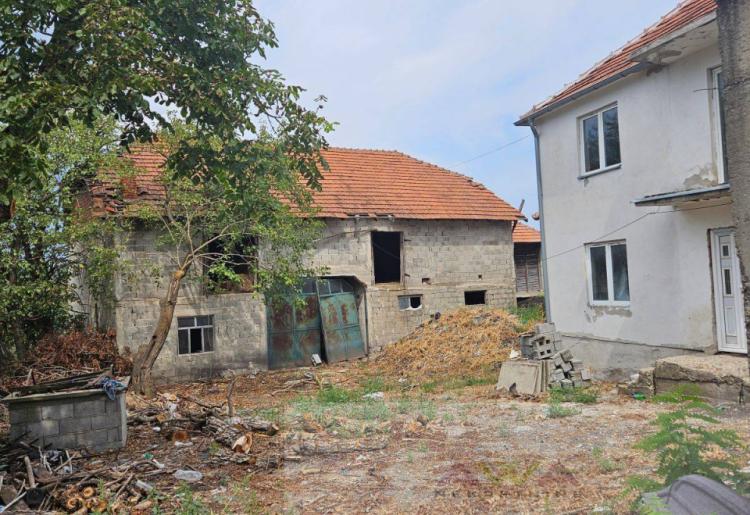 Lukovo-Boljevac  Seosko domacinstvo -kuca 62m2 + ekonomski objekat 63m2