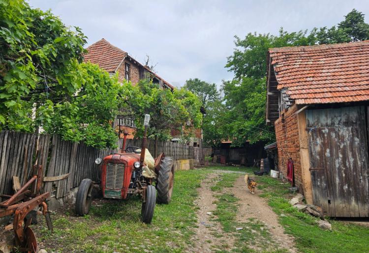 Osnić -Boljevac , Na kraj sela jedna kuća- seosko domaćinstvo sa oko 13,5hektara imanja 