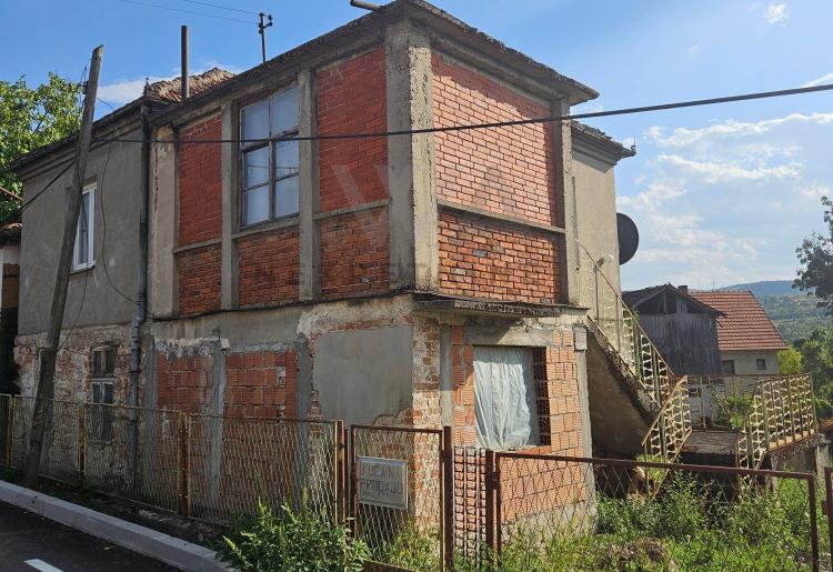 Krivi Vir - seosko domacinstvo,kuca sa ekonomskim objektom na placu od oko 10ari