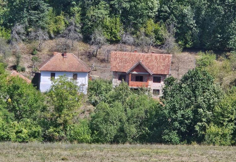 Valakonje Bukovo- seosko domaćinstvo sa oko 7ha imanja u komadu 