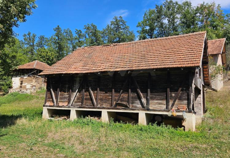 Valakonje Bukovo- seosko domaćinstvo sa oko 7ha imanja u komadu 